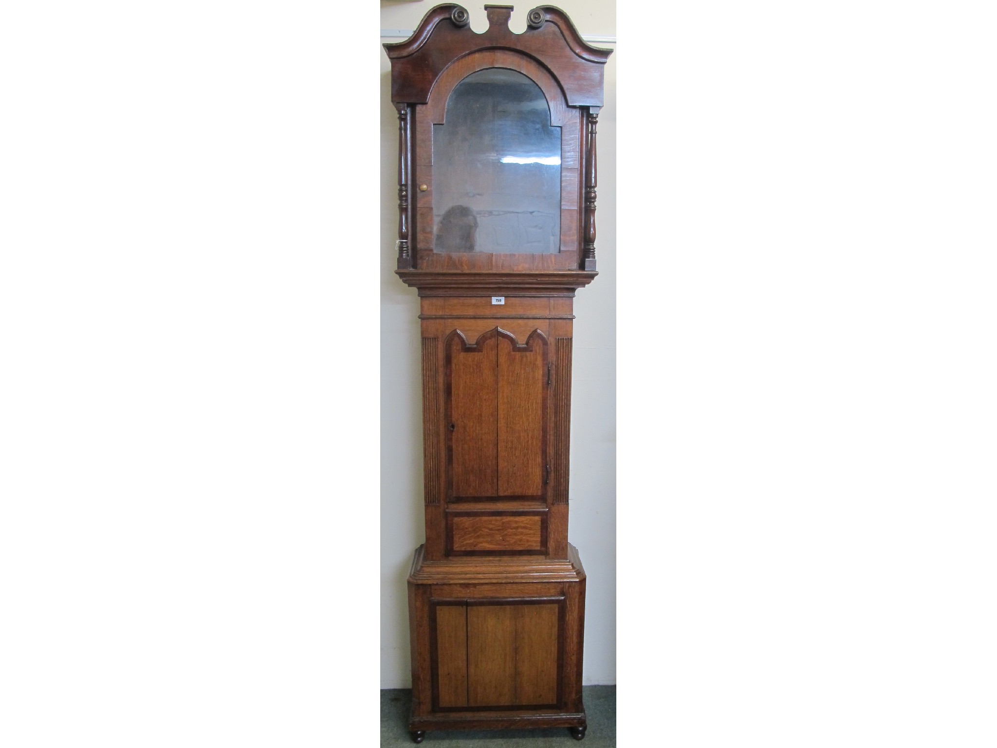 Appraisal: A Victorian oak grandfather clock case