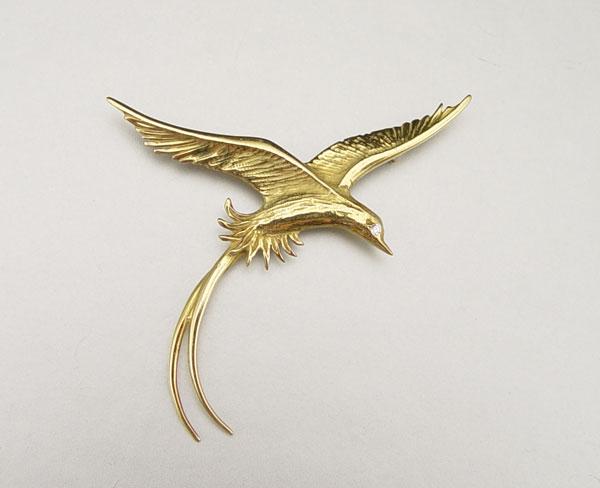 Appraisal: K GOLD DIAMOND EYE FIGURAL BIRD BROOCH PENDANT Long tailed