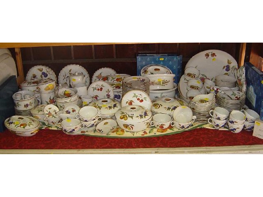 Appraisal: A very extensive collection of Royal Worcester Evesham pattern oven-to-table