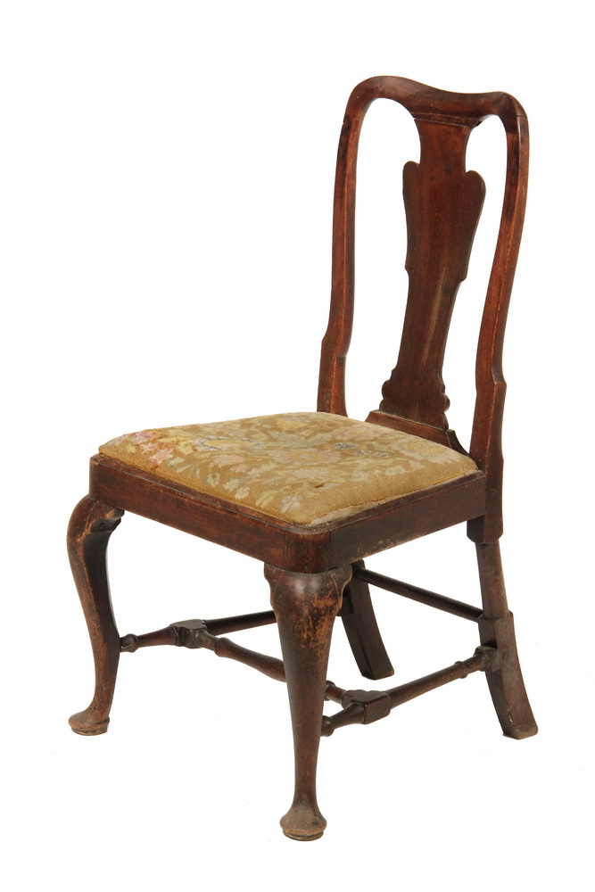 Appraisal: QUEEN ANNE SIDECHAIR - Period Mahogany Sidechair with shaped urn