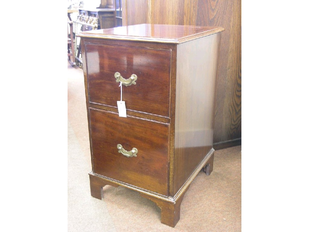 Appraisal: A mahogany cellarette two deep drawers the lower drawer with