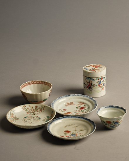 Appraisal: Six Pieces of Chinese Export Porcelain a cylindrical lidded tea