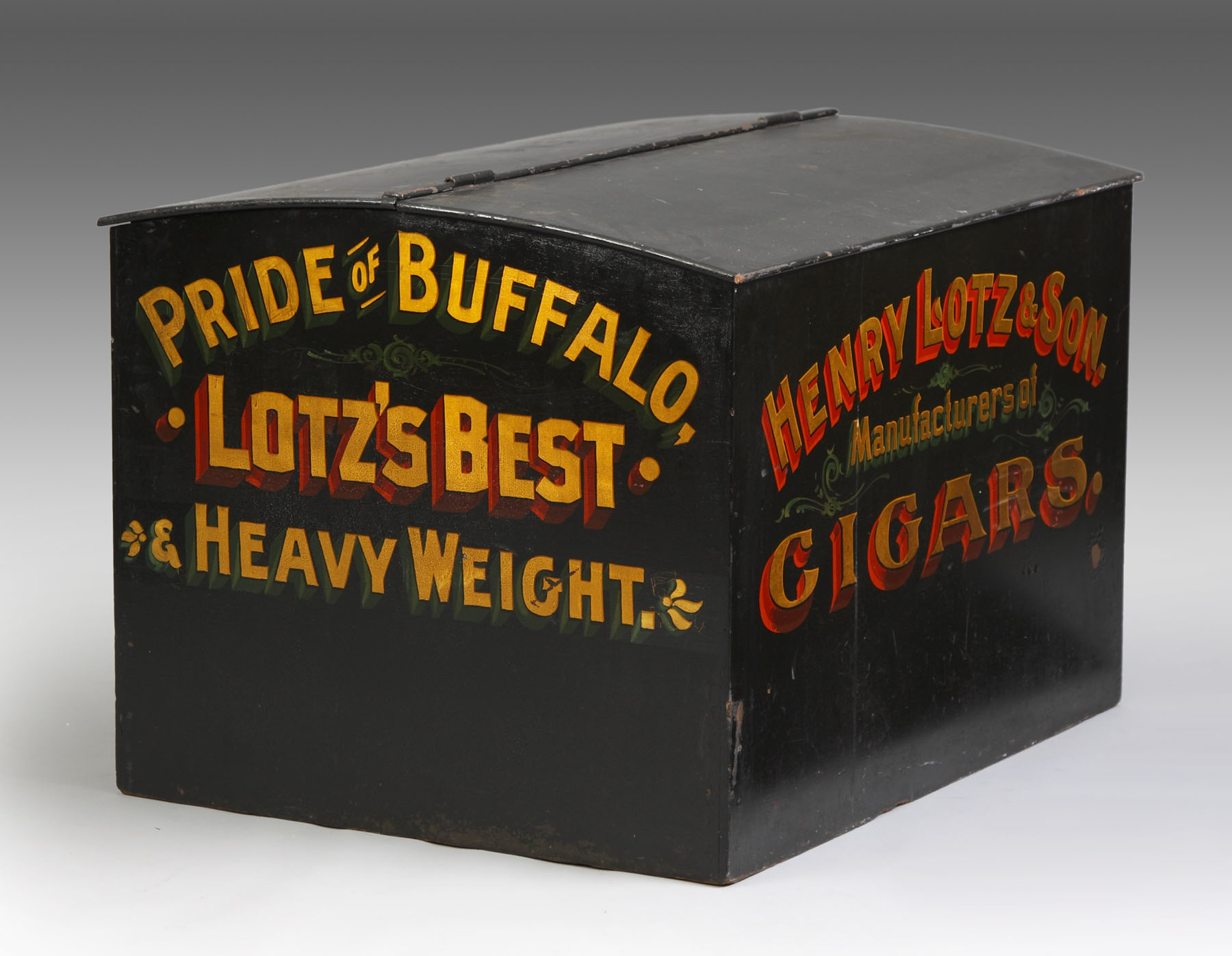 Appraisal: th Cent Cigar Advertising Trunk th Cent Cigar Advertising Trunk