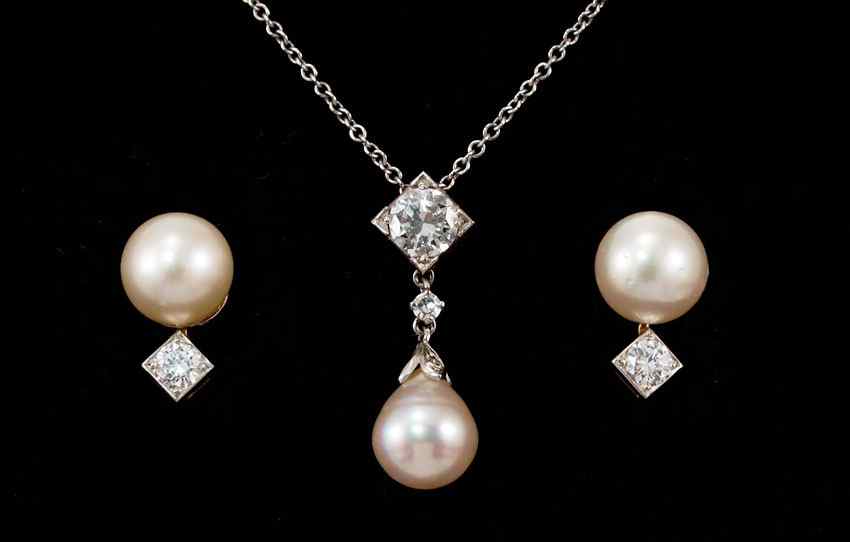 Appraisal: PLATINUM DIAMOND AND PEARL NECKLACE AND EARRINGS Pearl drop platinum