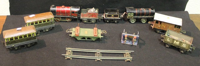 Appraisal: A MECCANO LTD HORNBY SERIES TOY TRAIN SET comprising two