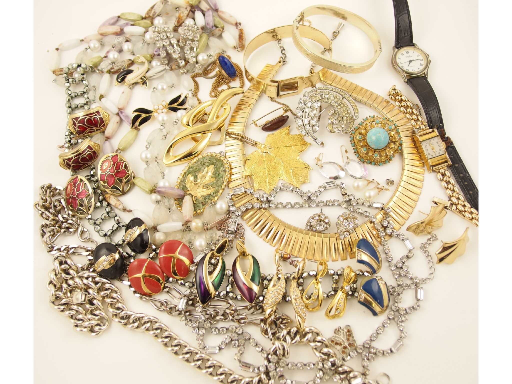 Appraisal: A collection of costume jewellery to include brooches beads etc