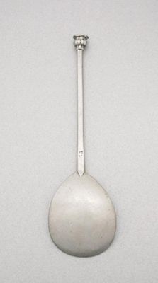 Appraisal: Unascribed An Elizabeth I spoon with a small ribbed seal