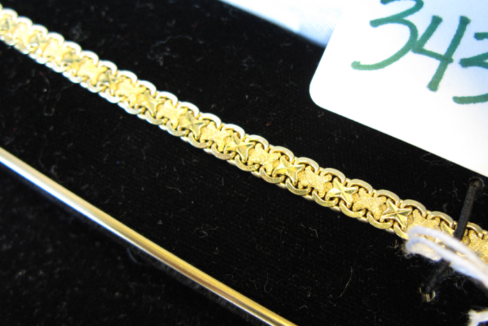 Appraisal: EIGHTEEN KARAT YELLOW GOLD CHAIN BRACELET - inches Weight grams