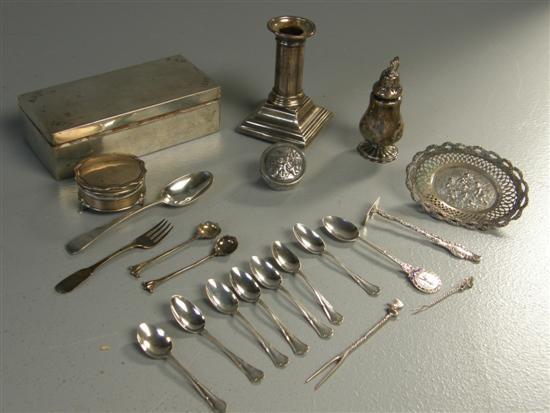 Appraisal: Various silver and foreign silver coloured metal items cigarette box