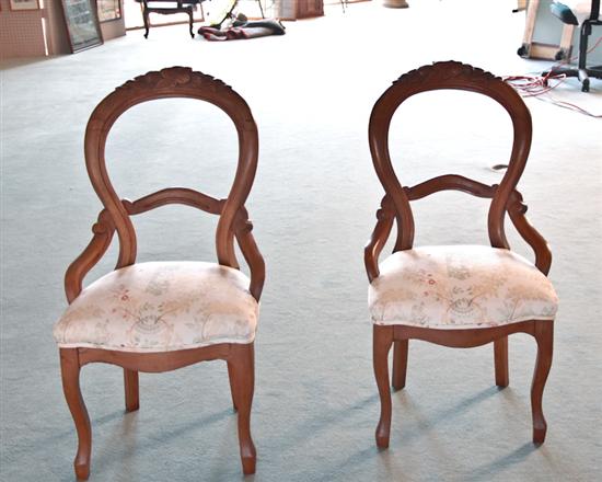 Appraisal: Pair of th C Walnut Balloon-Back Chairs with carved crests