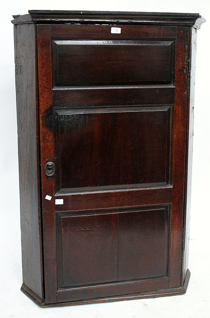 Appraisal: A GEORGE III OAK HANGING CORNER CUPBOARD CABINET the interior