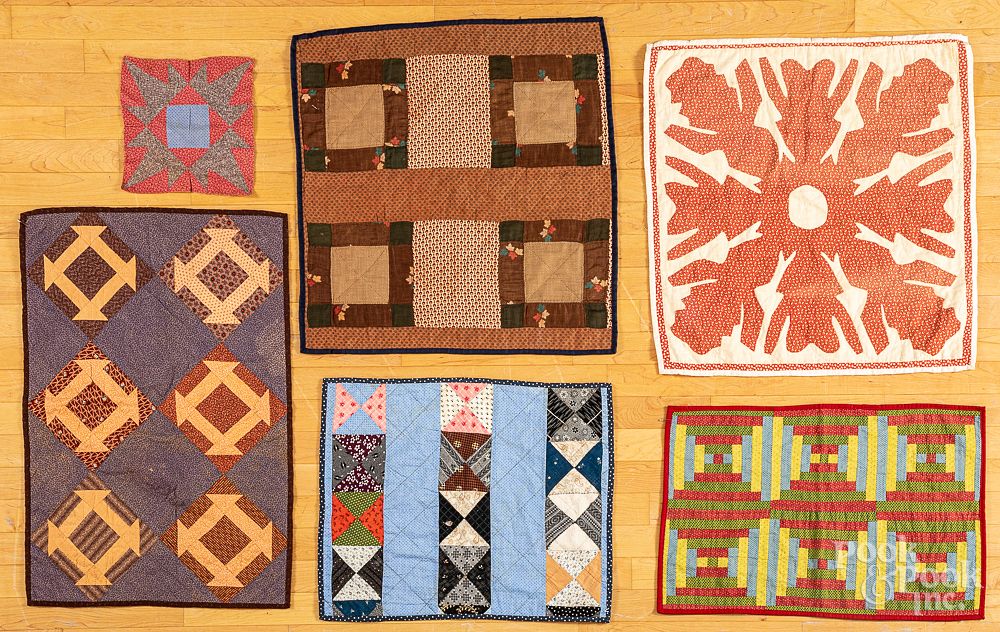 Appraisal: Five assorted doll quilts Five assorted doll quilts together with