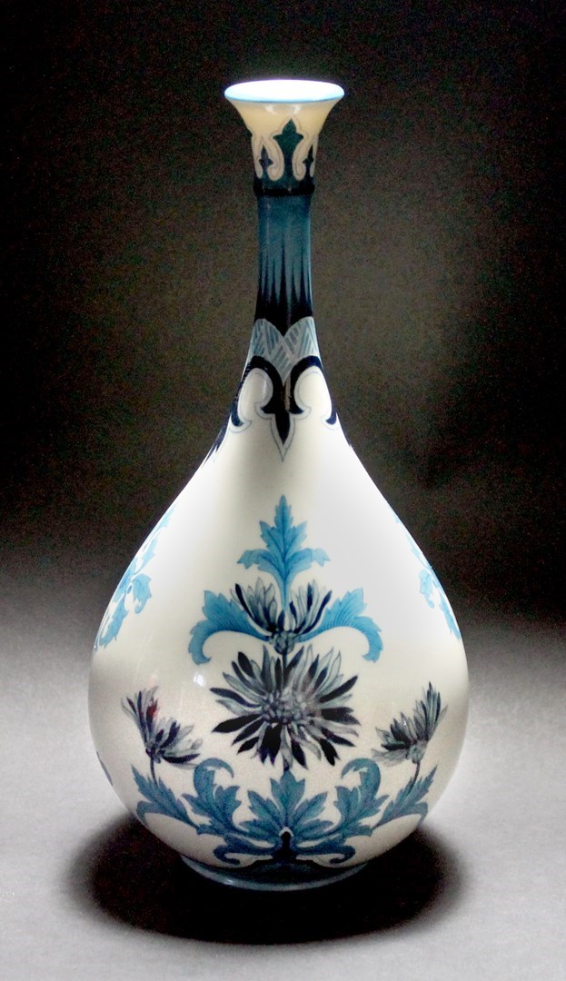 Appraisal: A Hadley's Faience Worcester porcelain bottle neck vase early th