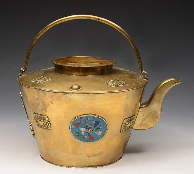 Appraisal: A CHINESE BRASS TEA KETTLE with loose cover carrying handle