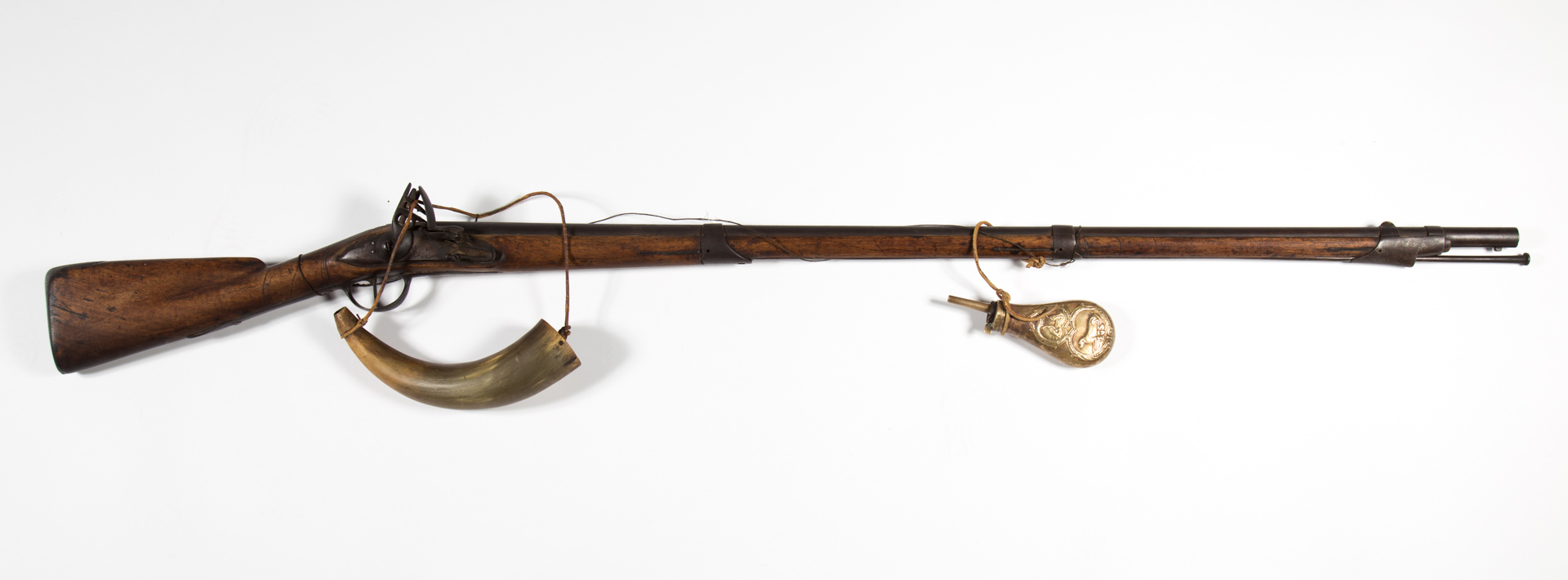 Appraisal: Flintlock musket with horn powder flask and brass primer power