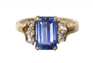 Appraisal: Sapphire diamond and k yellow gold ring Sapphire diamond and