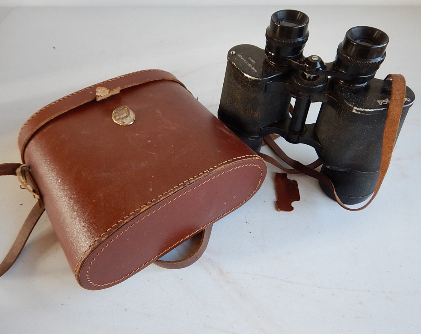 Appraisal: A pair of binoculars x in a leather case