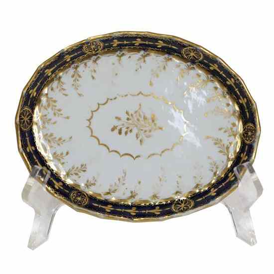 Appraisal: An English George III Chamberlain Worcester Porcelain Oval Teapot Stand