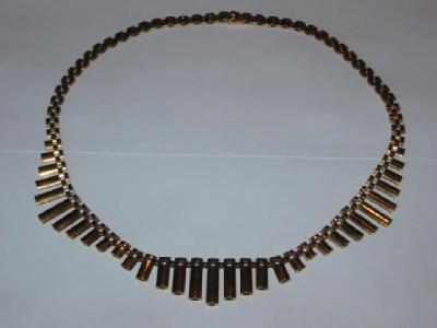 Appraisal: A CT GOLD NECKLACE with a fringe of graduated oblong