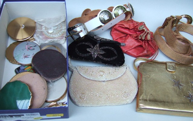 Appraisal: A collection of ladies powder compacts evening bags and two