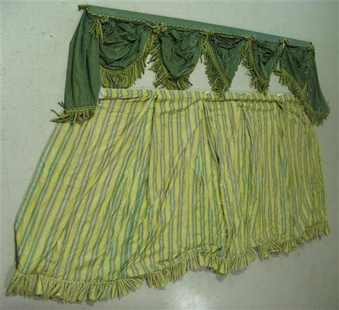 Appraisal: ELEGANT YELLOW GREEN AND WHITE PATTERNED VALANCE WITHMATCHING DEEP GREEN