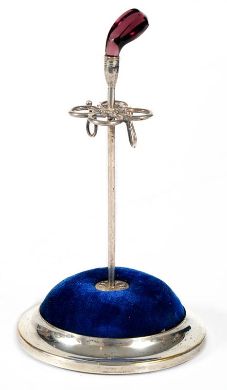 Appraisal: AN EDWARDIAN STERLING SILVER HAT PIN HOLDER with a violet