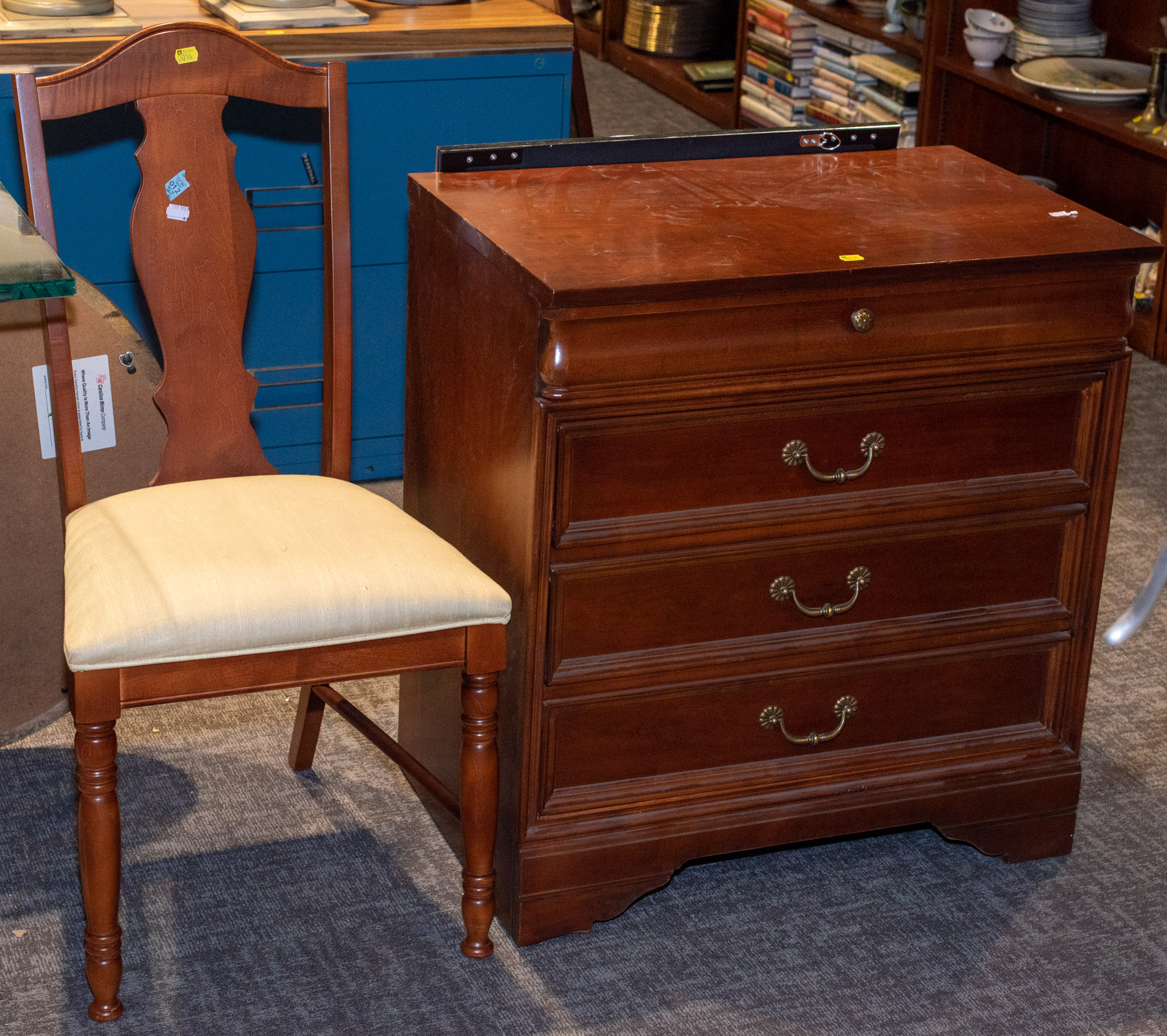 Appraisal: LEXINGTON CHERRY BACHELOR'S CHEST A CHAIR Modern Chest is in