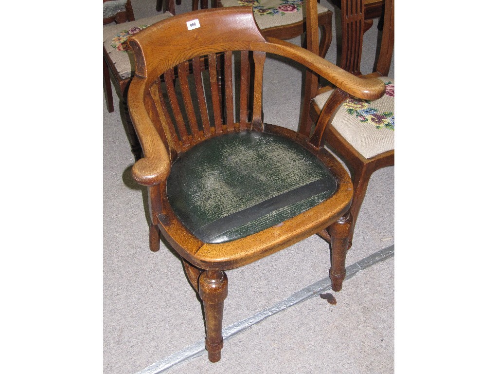 Appraisal: Oak captain's chair