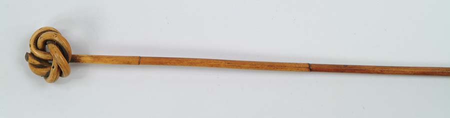 Appraisal: CANE KNOT HEAD CANE Single wood piece has intertwined knot