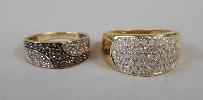 Appraisal: Two ct gold dress rings each stone set boxed