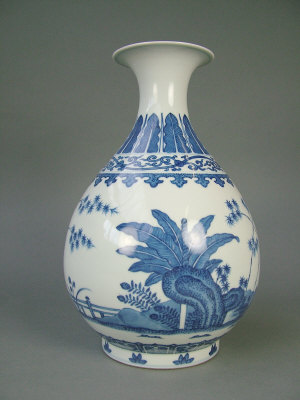 Appraisal: th century Chinese blue and white vase decorated with bamboo