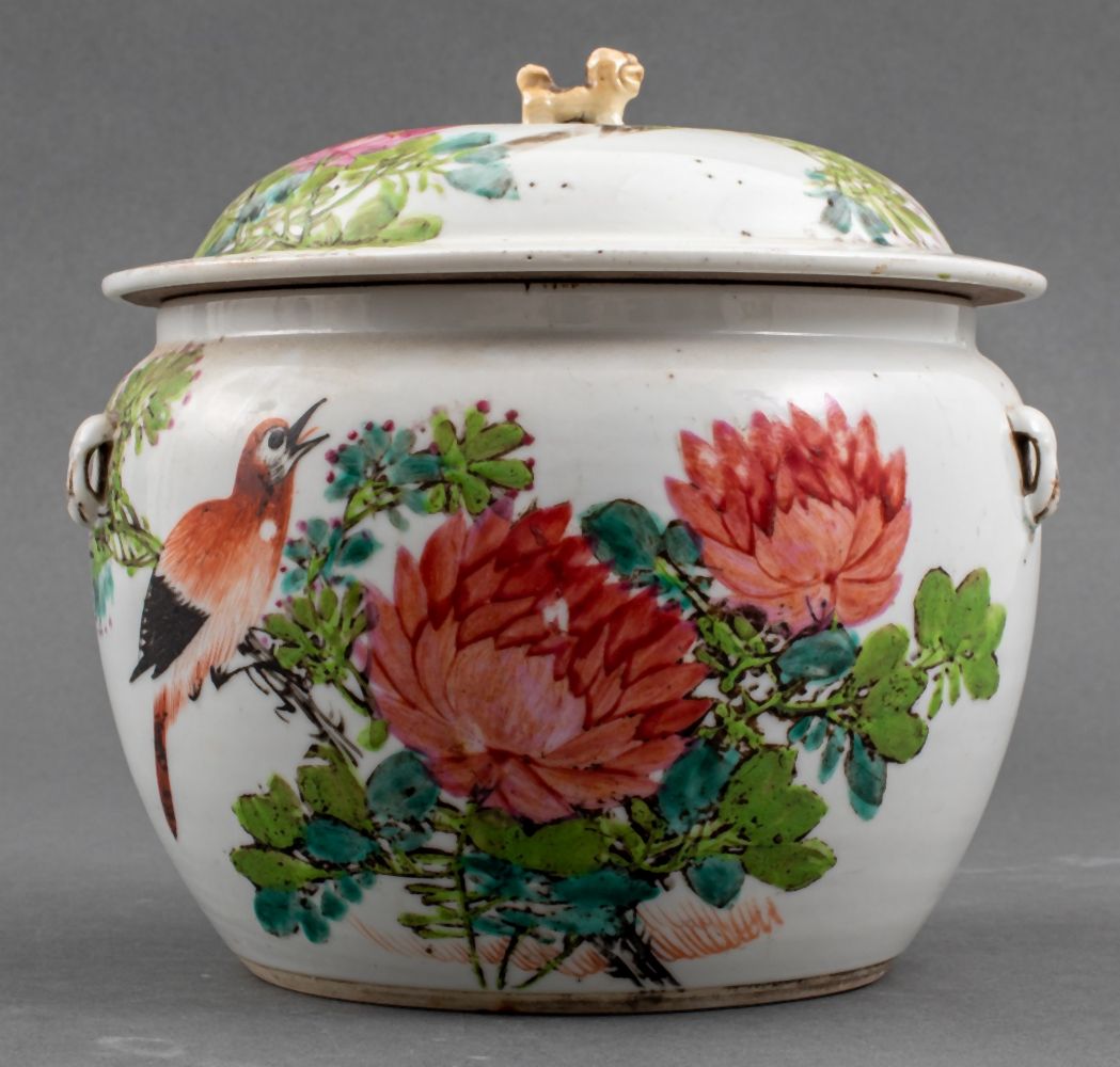 Appraisal: CHINESE FAMILLE ROSE PORCELAIN COVERED JAR Chinese famille rose porcelain