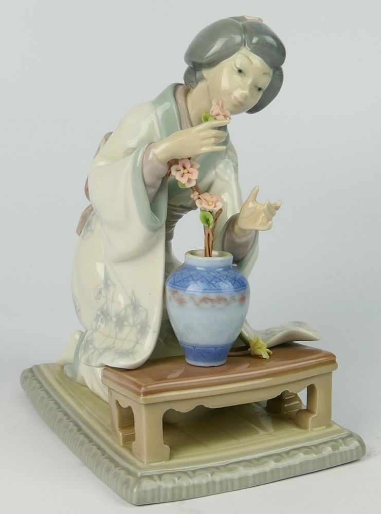 Appraisal: LLADRO PORCELAIN FIGURE LLADRO PORCELAIN FIGURE Condition All lots are