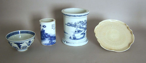 Appraisal: Four pcs of Chinese porcelain th c tallest - h