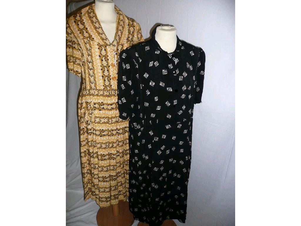 Appraisal: A 's linen day dress with mustard and black pattern