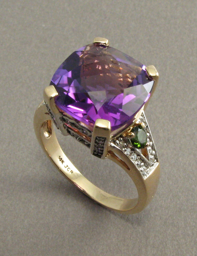 Appraisal: AMETHYST DIAMOND AND YELLOW GOLD RING k gold and centering