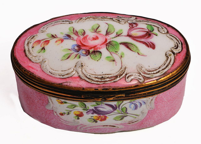 Appraisal: A GEORGE III OVAL PINK GROUND ENAMEL BOX decorated with