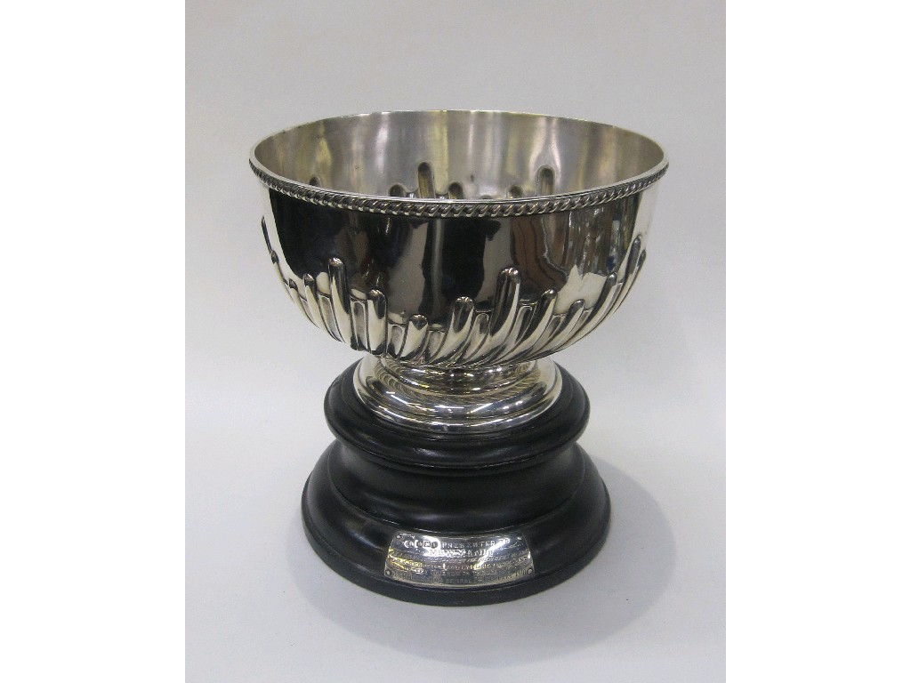 Appraisal: Silver rosebowl on stand bearing an inscription London