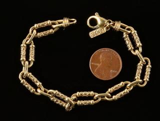 Appraisal: K Gold Link Bracelet L k yellow gold oval link