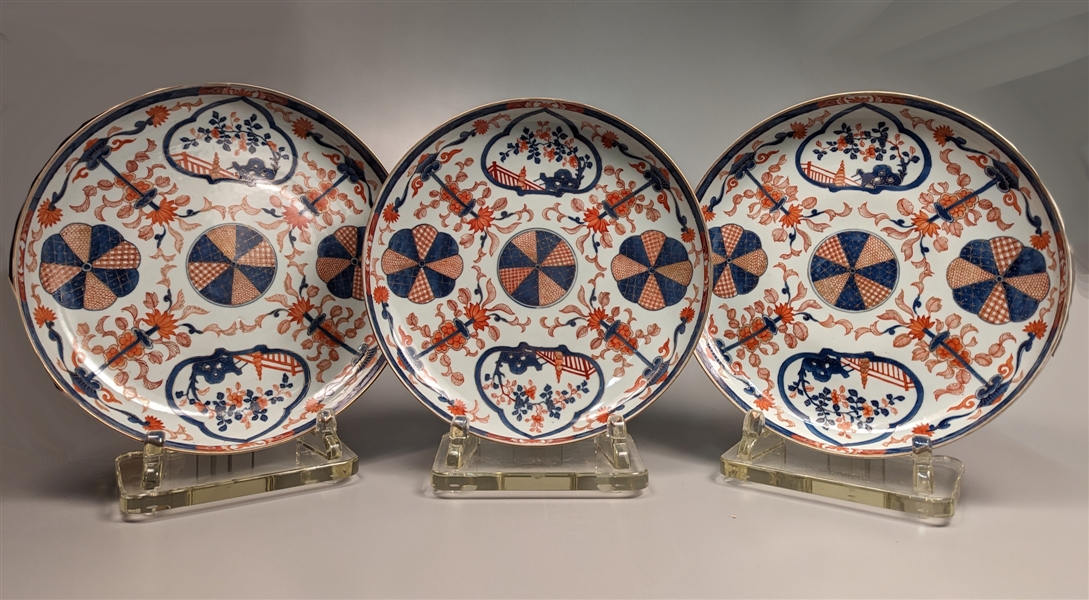 Appraisal: Set of three Chinese Imari underglazed blue with overglazed iron