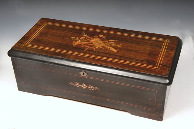 Appraisal: A SWISS MUSIC BOX PLAYING EIGHT AIRS in an inlaid