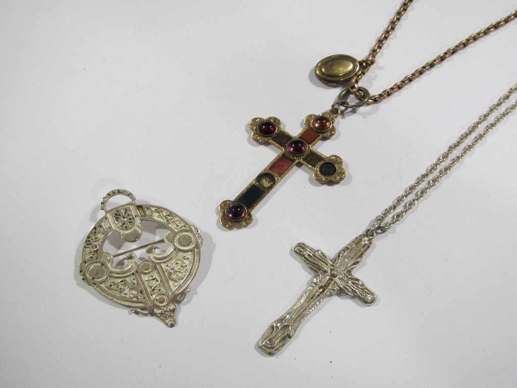 Appraisal: Lot comprising Victorian yellow metal engraved cross pendant set with