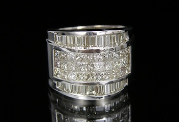 Appraisal: A Gentleman's k and Diamond Ring k white gold band