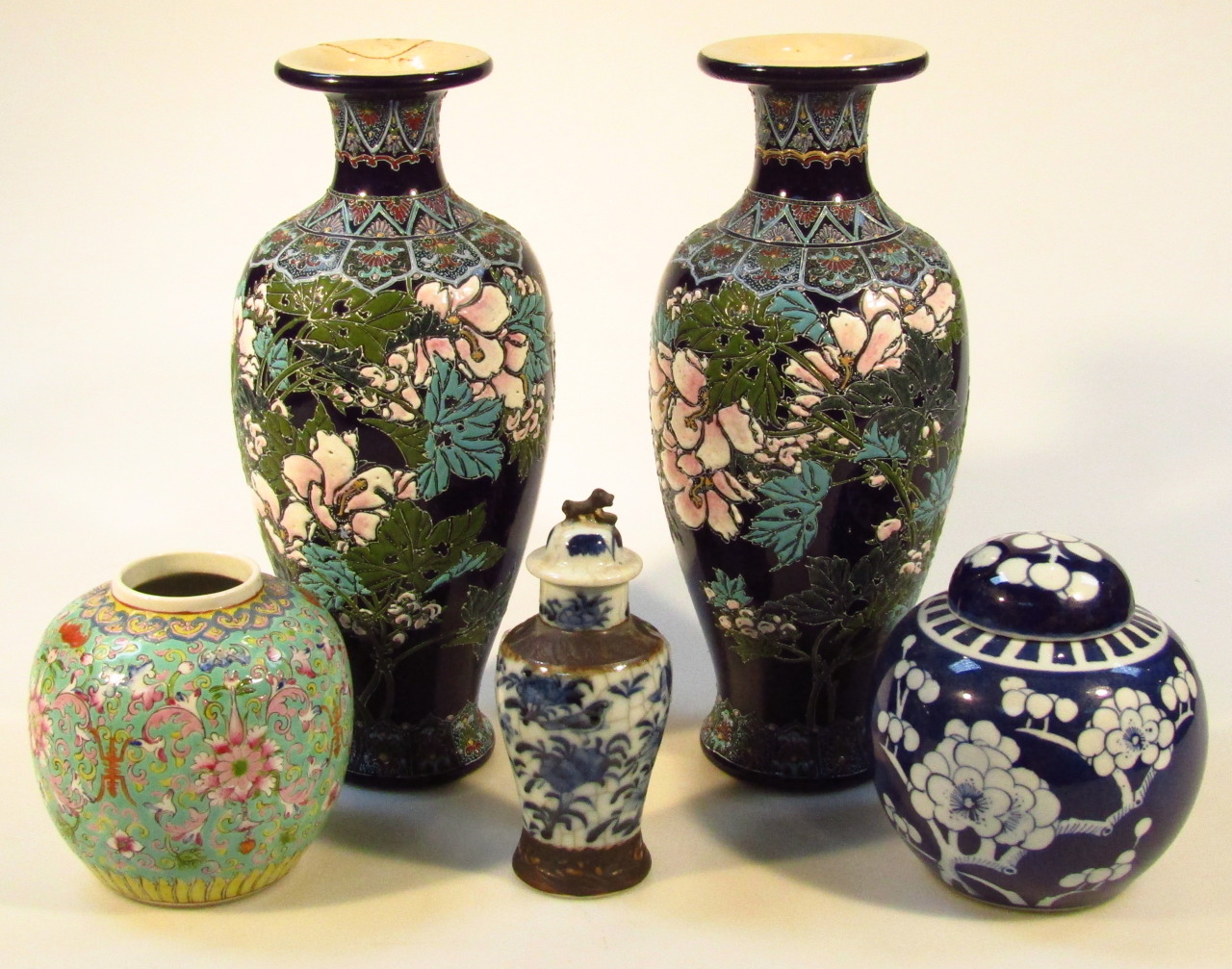 Appraisal: Various oriental pottery to include an early thC ginger jar