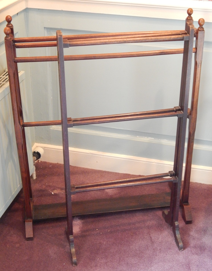 Appraisal: An Edwardian mahogany towel rail of turned form with flat