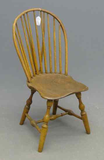 Appraisal: th c brackeback Windsor chair '' Seat Ht '' Overall