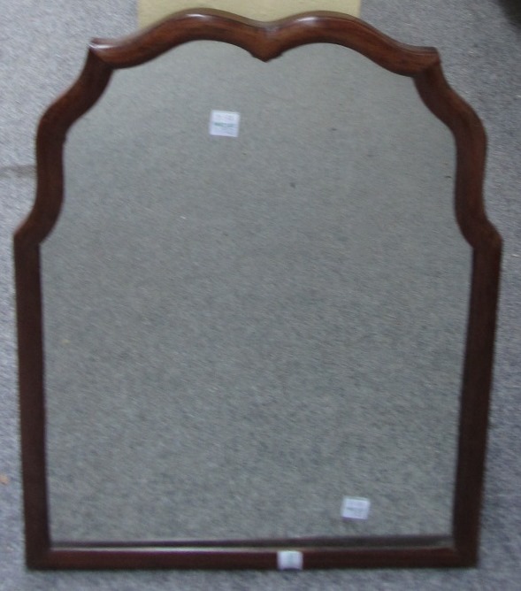 Appraisal: A small walnut framed arched top mirror of Queen Anne