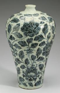 Appraisal: Large Chinese blue and white meiping vase h Large and