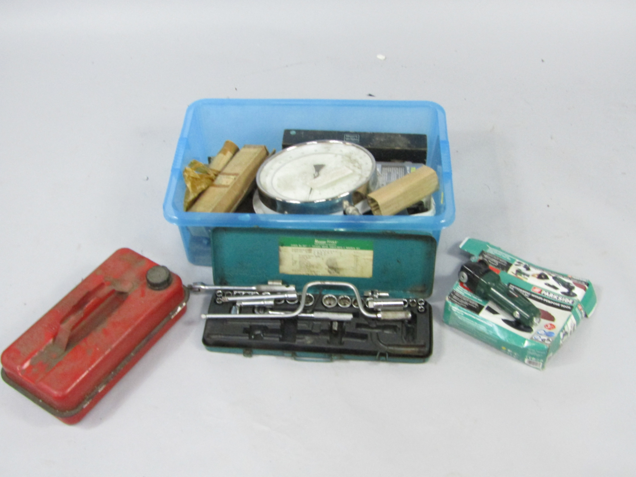 Appraisal: Various tools and equipment etc a spirit can of shaped