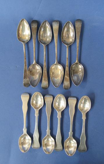 Appraisal: A SET OF SIX GEORGE III OLD ENGLISH PATTERN TEASPOONS